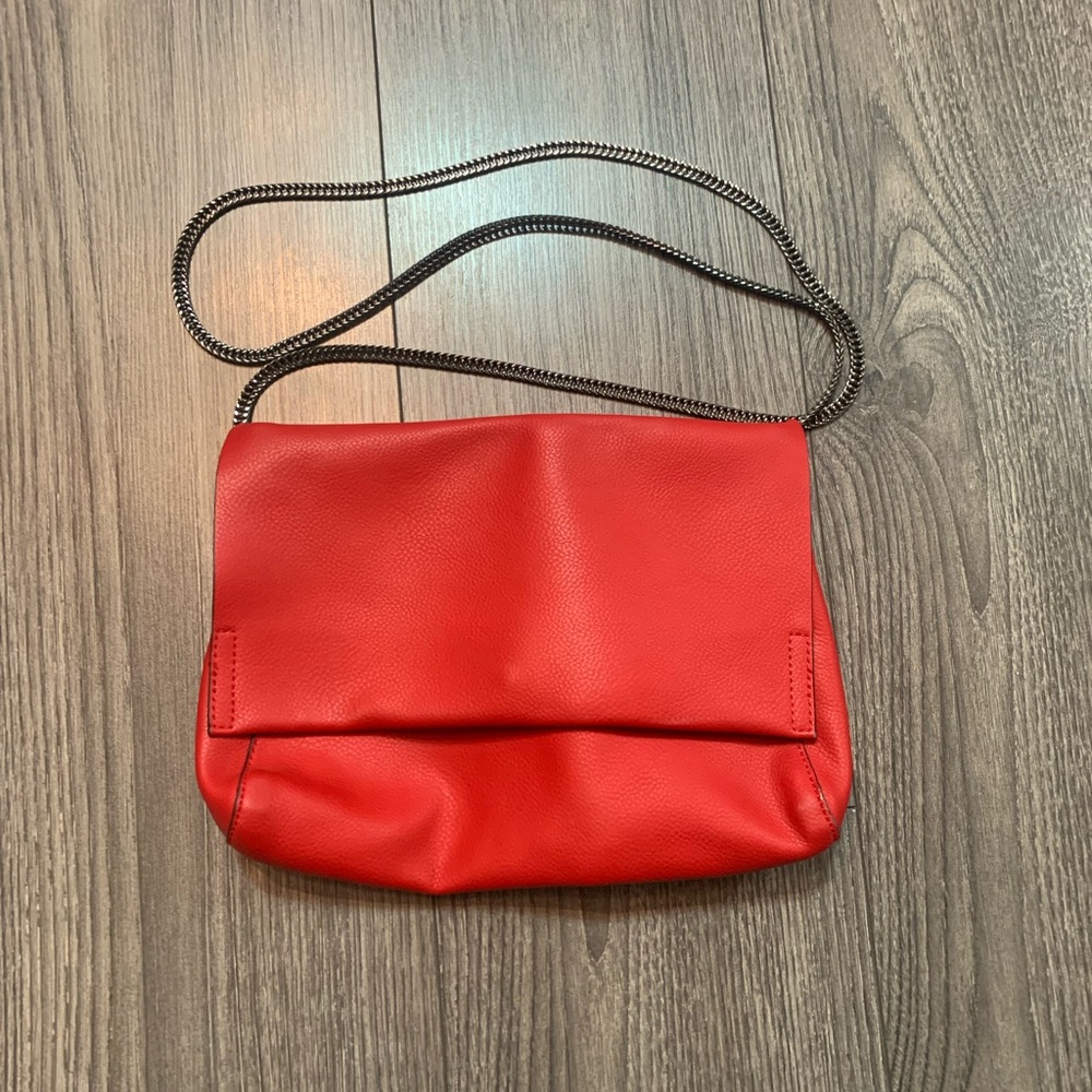 Red clutch